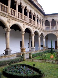 Salamanca - Claustro del Convento de las Dueñas 01