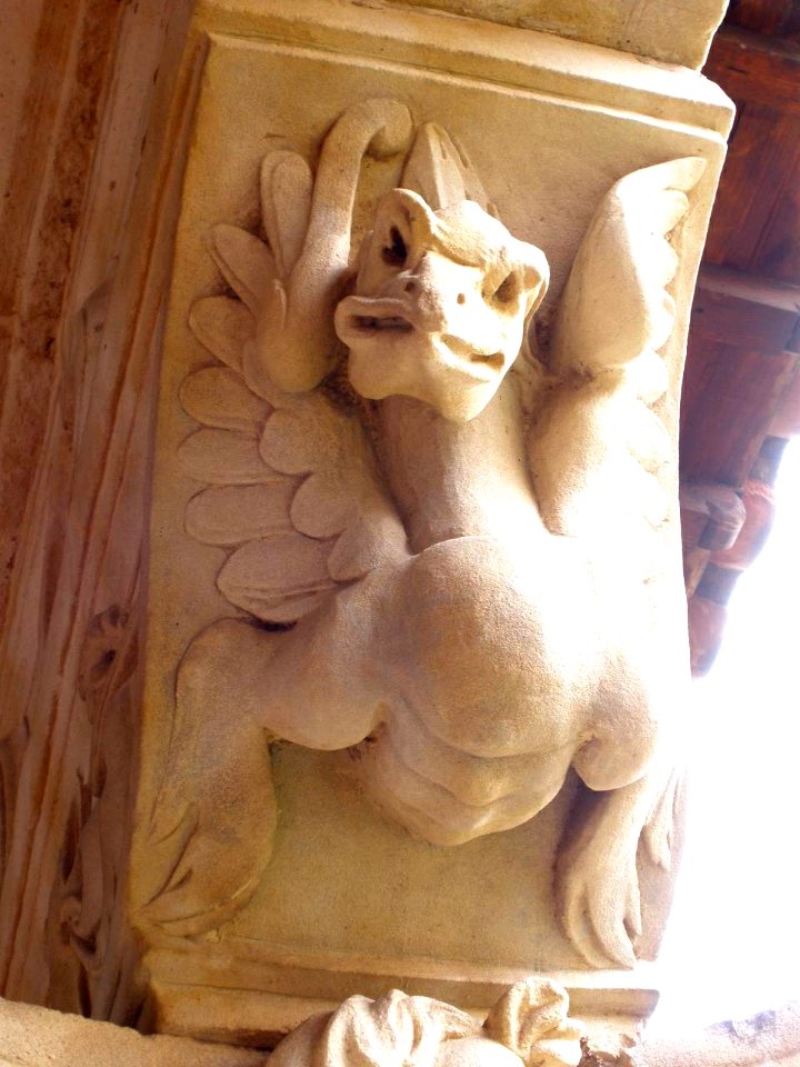 Salamanca - Convento de las Dueñas, capiteles del claustro renacentista 22