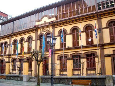 Sama (Langreo) - Centro Cultural Municipal 'Escueles Dorado'