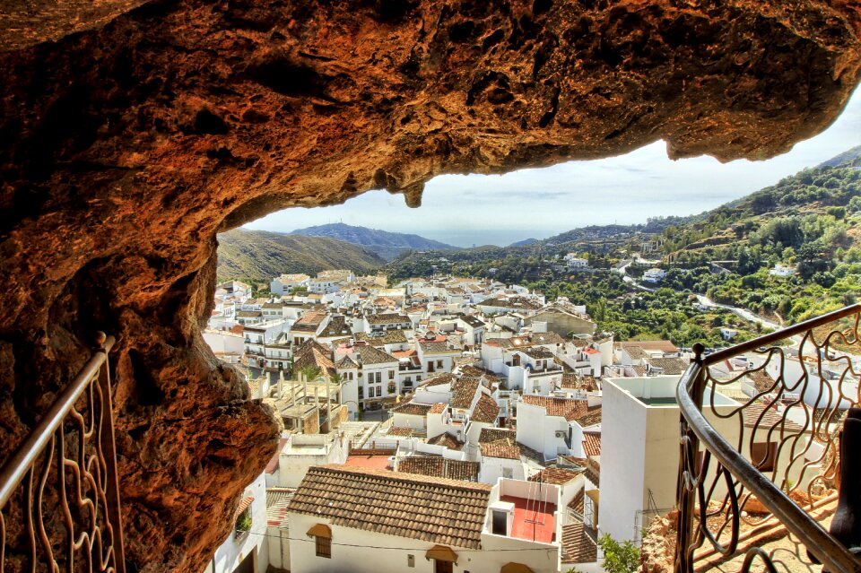 Cave people white