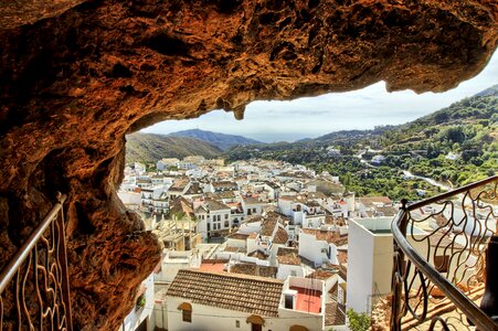 Cave people white