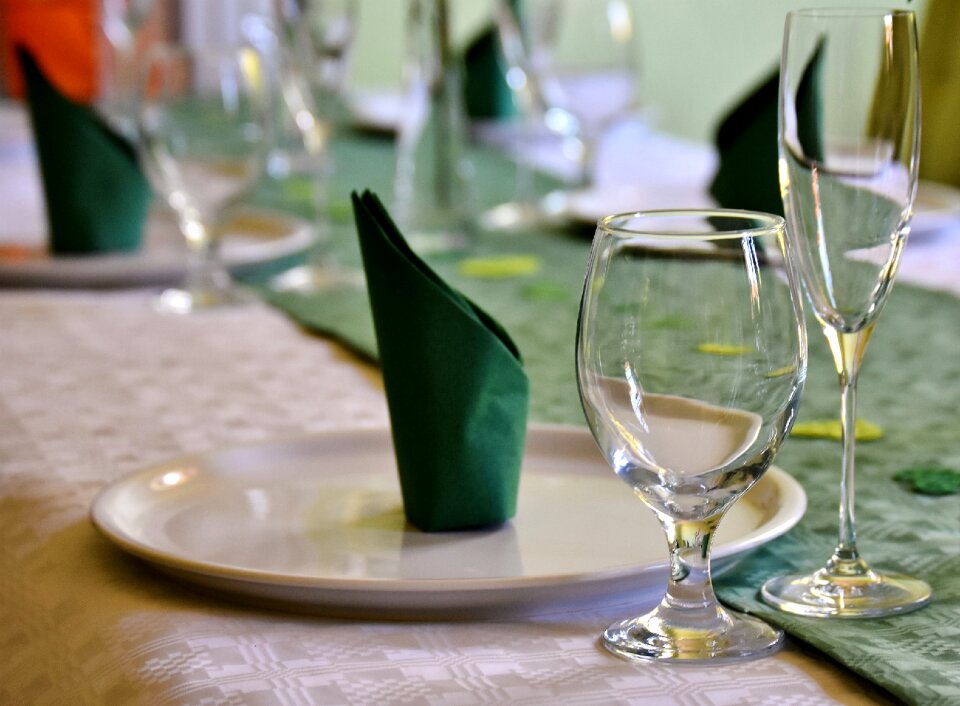 Glasses plate napkins