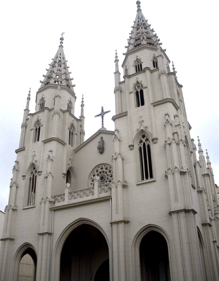 Sama (Langreo) - Iglesia de Santiago Apóstol 03 (cropped)