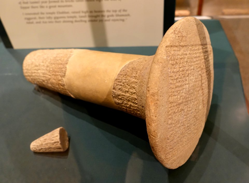Samsuiluna cone (sikkatu) in Sumerian and Akkadian languages, c. 1749-1712 BC - Oriental Institute Museum, University of Chicago - DSC07178
