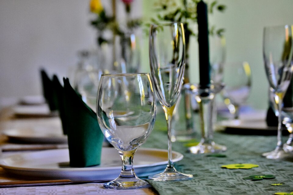 Glasses plate napkins