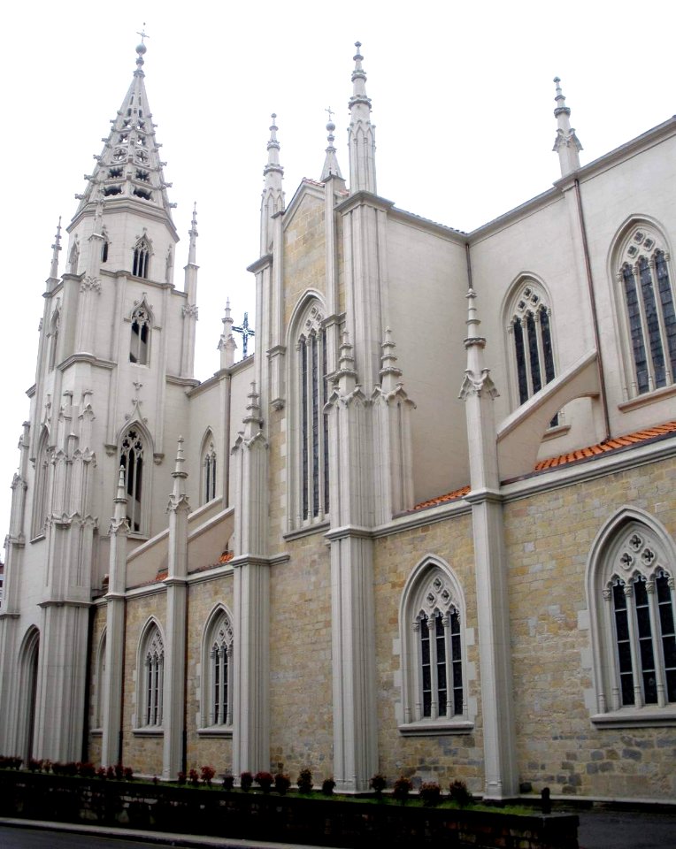 Sama (Langreo) - Iglesia de Santiago Apóstol 01