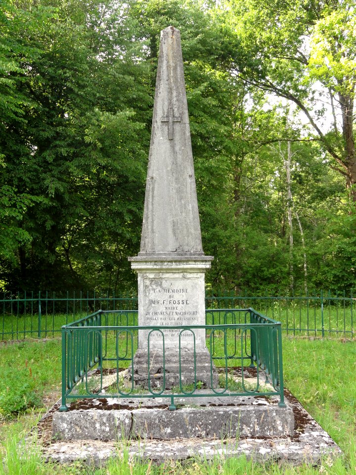 Samoussy (Aisne) stèle guerre 1870 en forêt