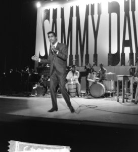 Sammy Davis Jr tijdens optreden in theater Carre, Bestanddeelnr 916-2043