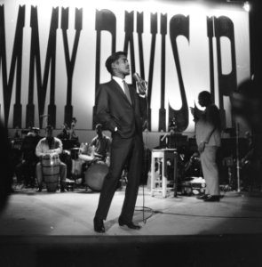 Sammy Davis Jr tijdens optreden in theater Carre, Bestanddeelnr 916-2044
