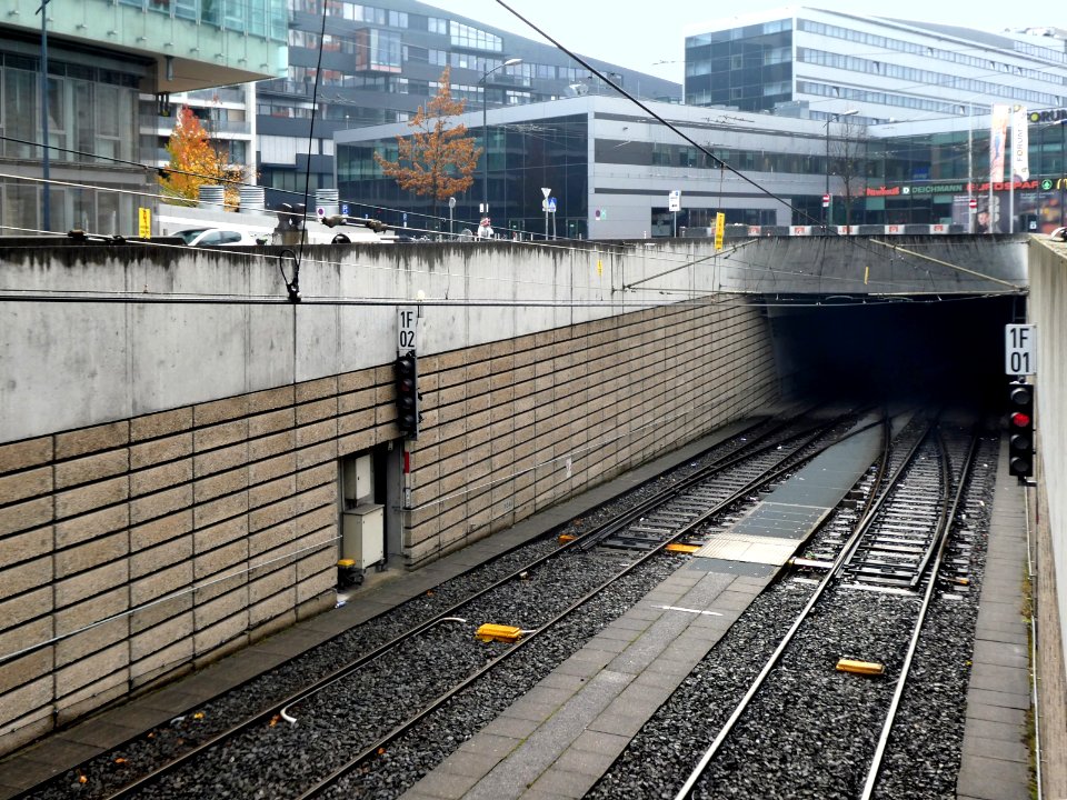 Salzburg, Lokalbahn, Tunnelportal Hbf, 1