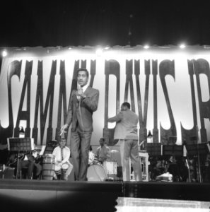Sammy Davis Jr tijdens optreden in theater Carre, Bestanddeelnr 916-2045