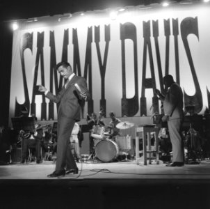 Sammy Davis Jr tijdens optreden in theater Carre, Bestanddeelnr 916-2038