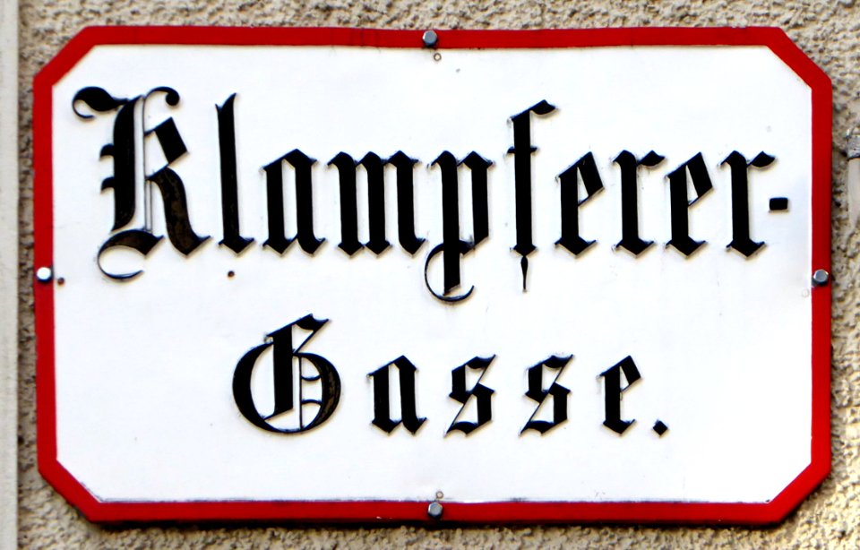 Salzburg, Straßenschild Klampferergasse, 1