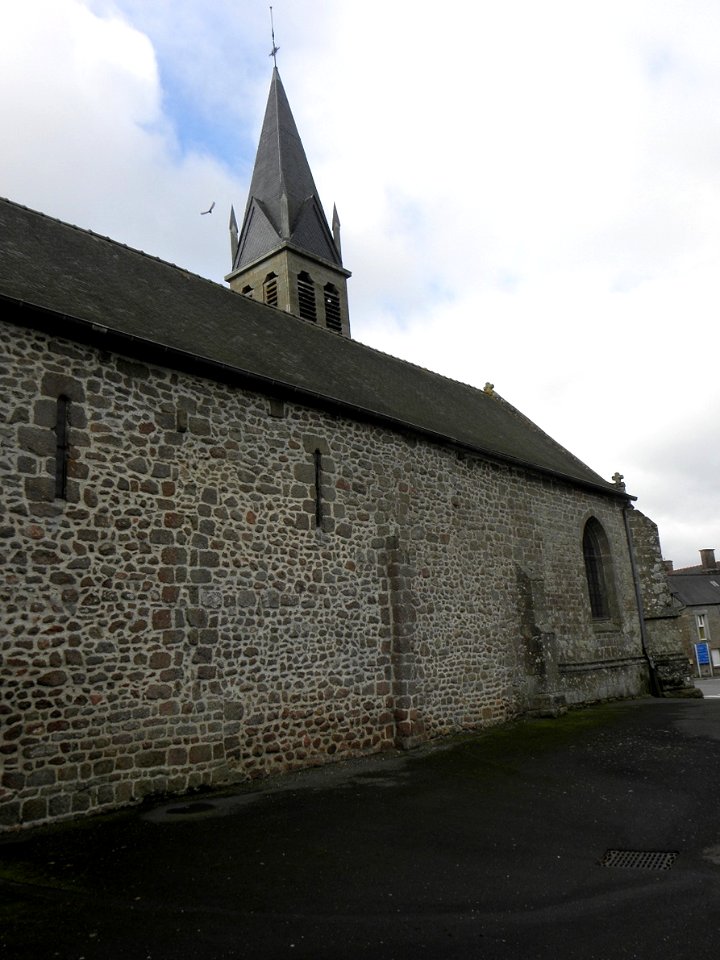 Saint-Hilaire-des-Landes (35) Église 01