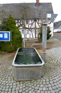 Salzburg (Westerwald), Brunnen, Köln-Leipziger-Straße, Abzweigung Brunnen- und Poststraße (1)