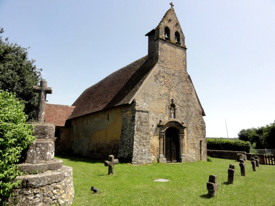 Saint-Jean-d'Assé (Sarthe) hameau N.D. des Champs, chapelle (03)