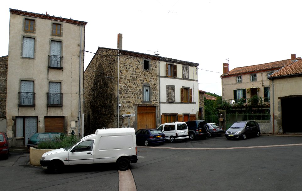 Saint-Julien (Montaigut-le-Blanc) Place de la Chapelle1