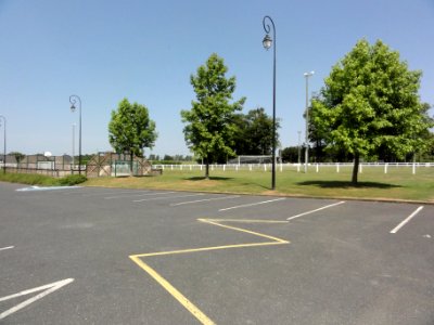 Saint-Jean-de-la-Neuville (Seine-Mar.) terrain omnisports