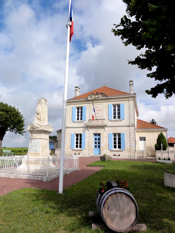 Saint-Léger (Charente-Maritime) mairie, école, monument aux morts