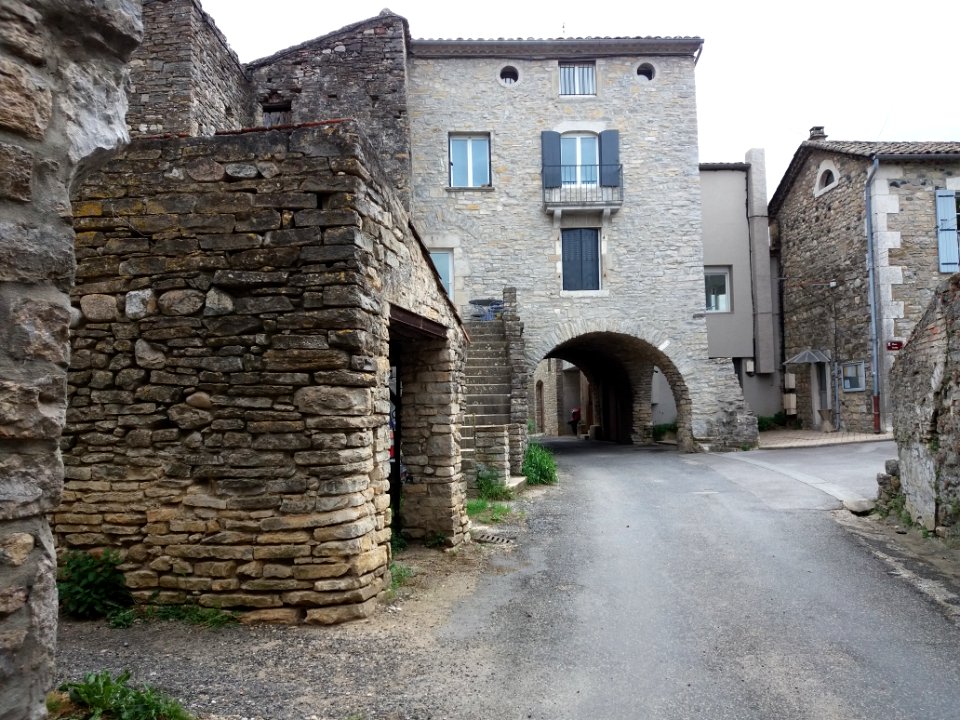 Saint-Maurice d'Ardèche - Centre du village et entrée de la mairie