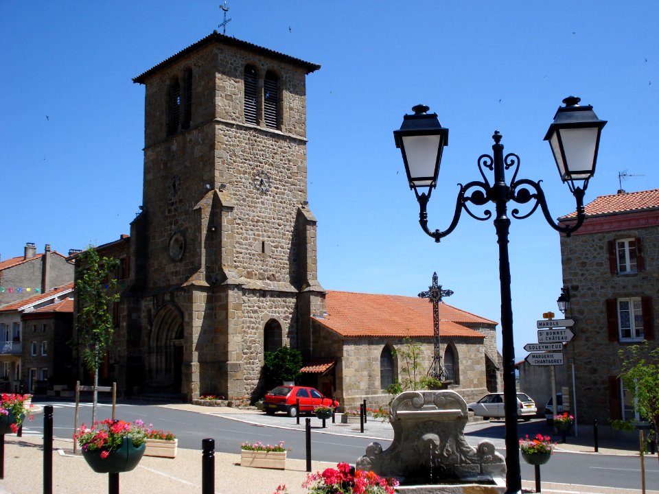 Saint-Jean-Soleymieux, l'église à Saint-Jean