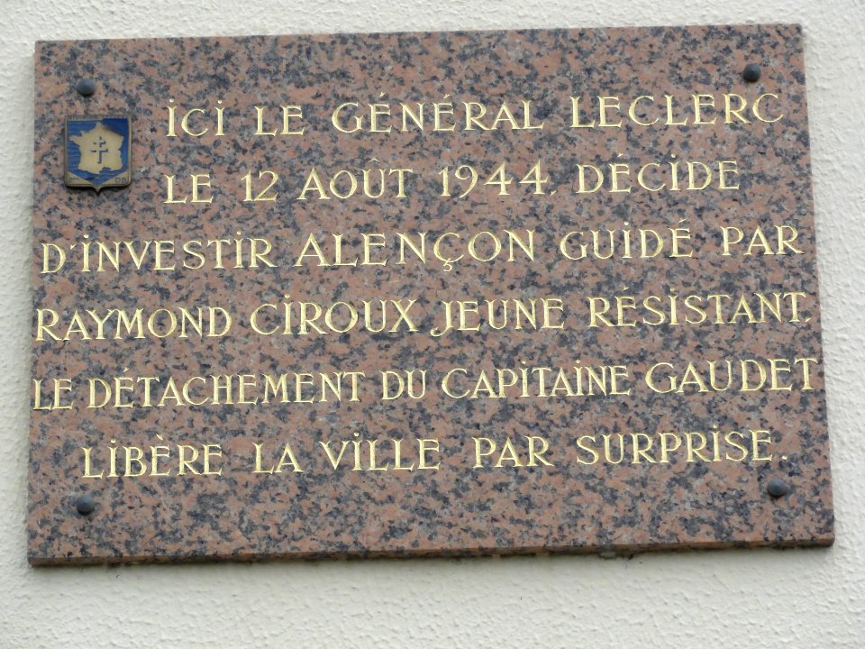 Saint-Paterne (Sarthe) Saint-Gilles, plaque général Leclerc libérateur 1944