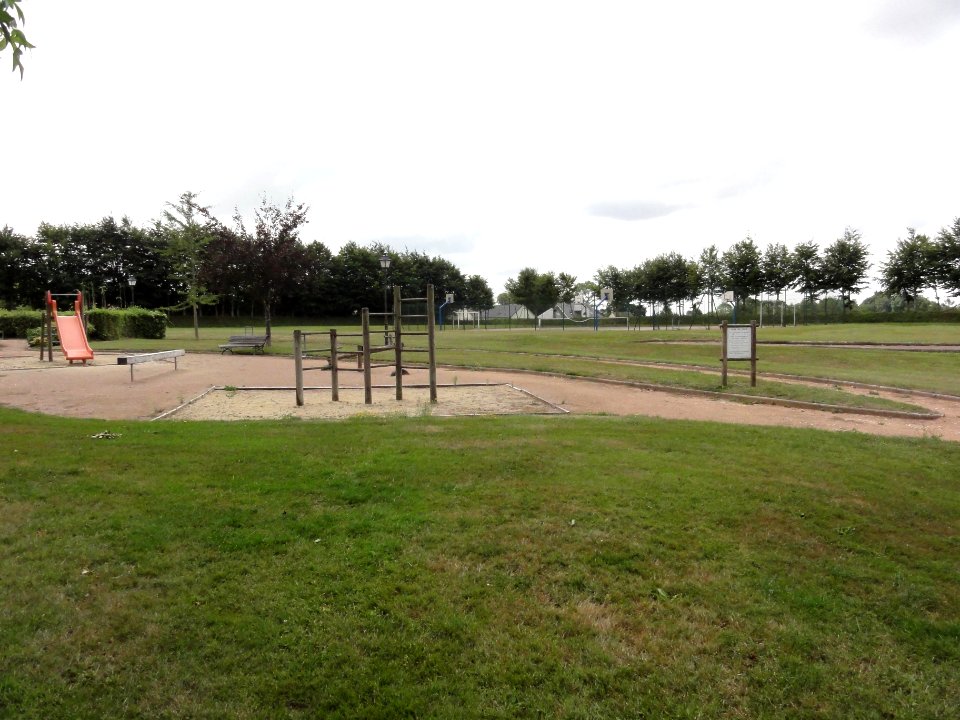 Saint-Martin-aux-Arbres (Seine-Mar.) terrain multisports