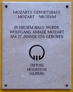 Salzburg, Tafel an Mozarts Geburtshaus, 5