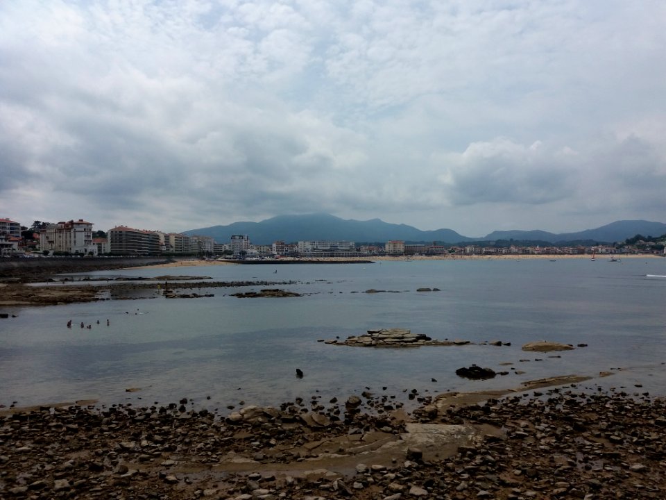 Saint-Jean-de-Luz - Plages avec la Rhune en fond