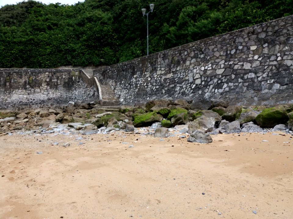 Saint-Jean-de-Luz - Plage - Escalier et rochers