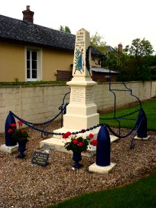 Saint-Martin-du-Tilleul (Eure) monument aux morts