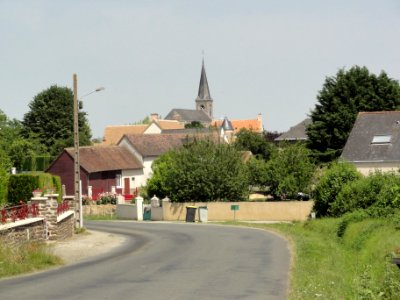 Saint-Jean-d'Assé (Sarthe) le bourg vu de la Rue du Panorama
