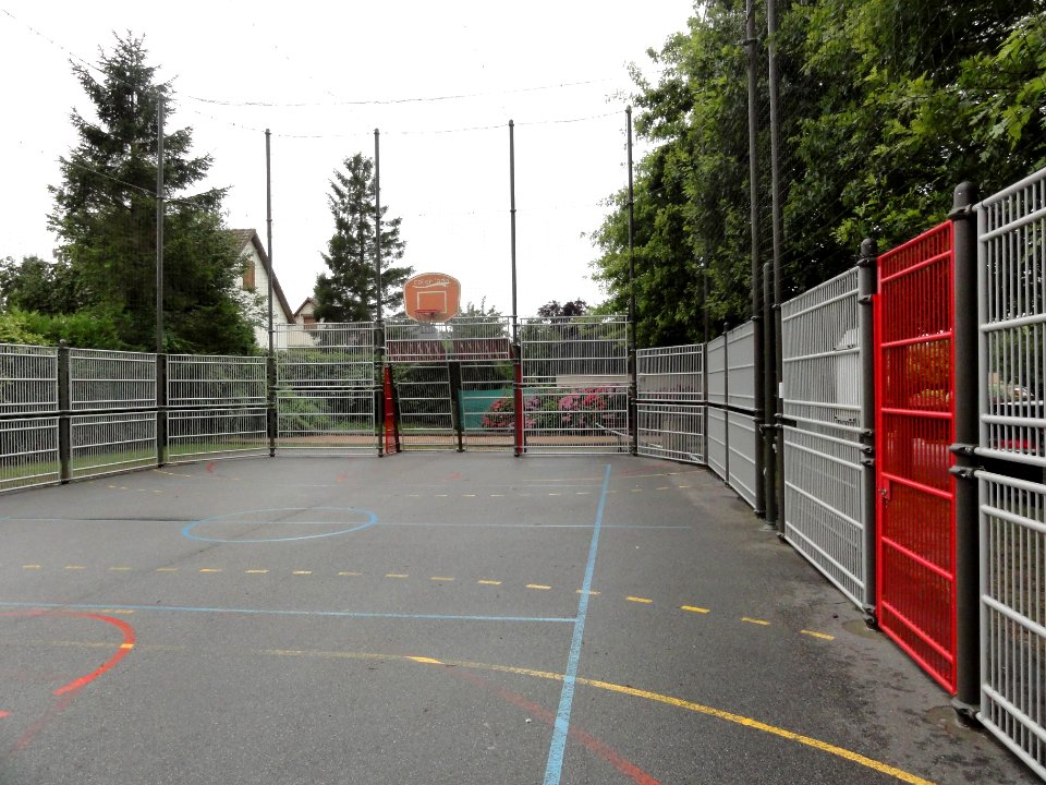 Saint-Maclou-la-Brière (Seine-Mar.) terrain multisports