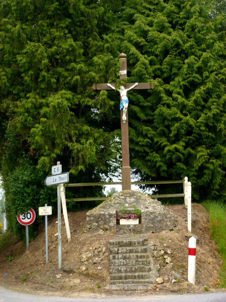Saint-Martin-du-Tilleul (Eure, Fr) croix de chemin