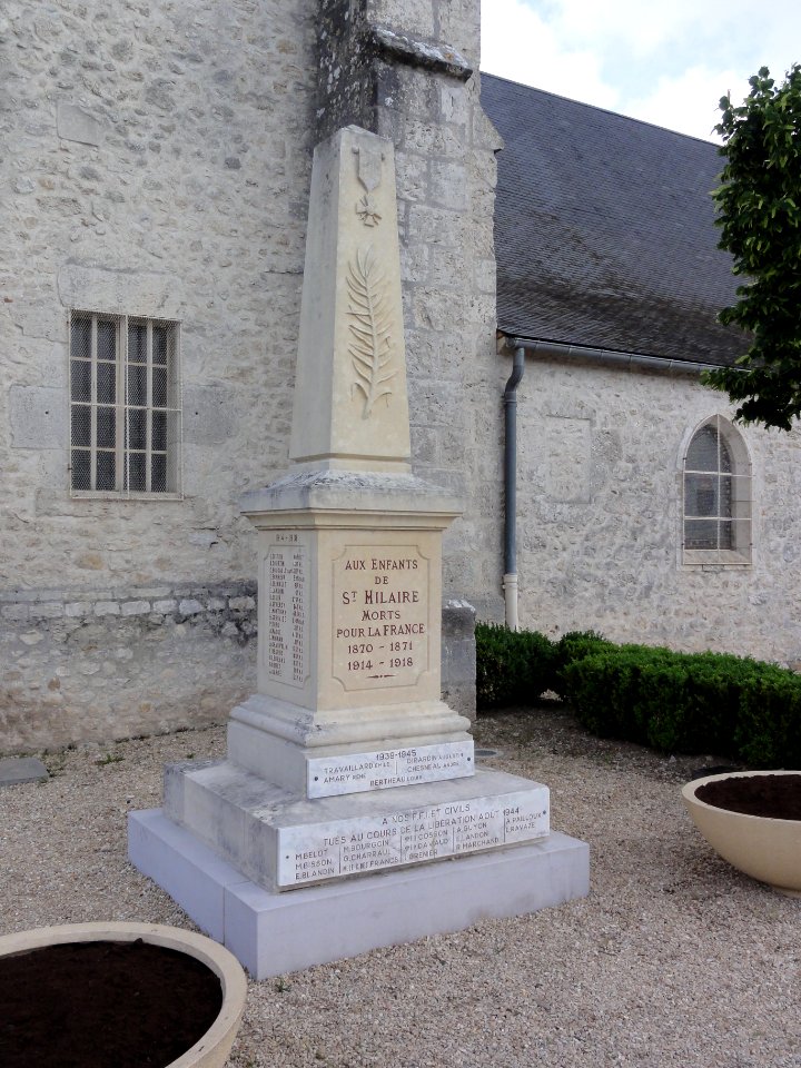 Saint-Hilaire-Saint-Mesmin (Loiret) Monument aux morts