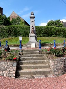 Saint-Martin-sur-Écaillon (Nord, Fr) monument aux morts