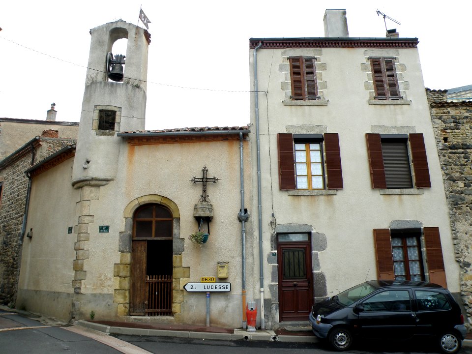 Saint-Julien (Montaigut-le-Blanc) Place de la Chapelle2
