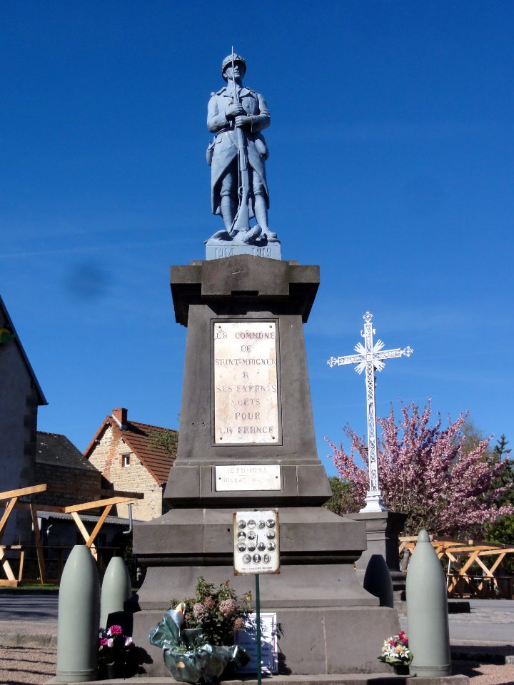Saint-Maigner (Puy-de-Dôme) monument aux morts
