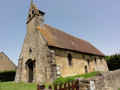 Saint-Jean-d'Assé (Sarthe) hameau N.D. des Champs, chapelle (02)