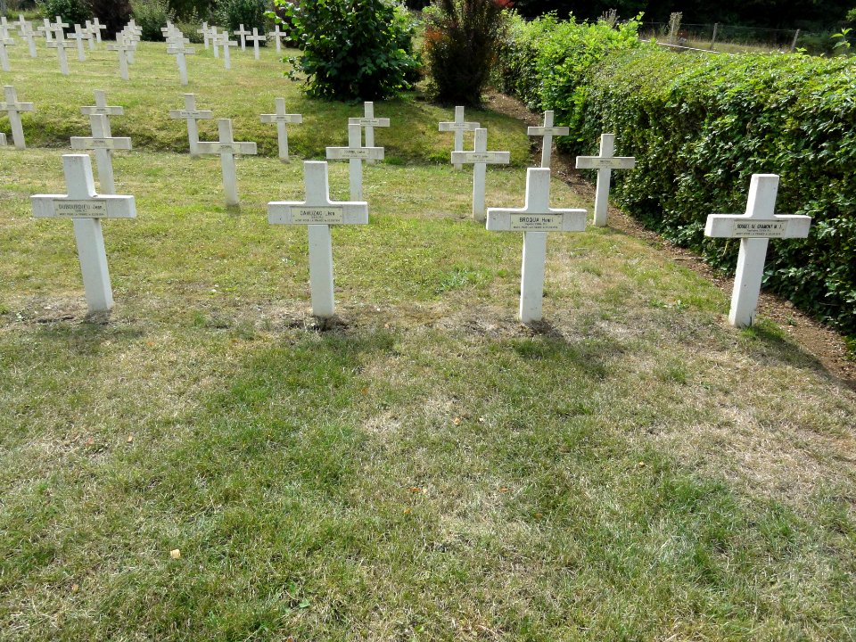 Saint-Rémy-la-Calonne (Meuse) nécropole nationale (10) quatre tombes de la compagnie d'Alain-Fournier