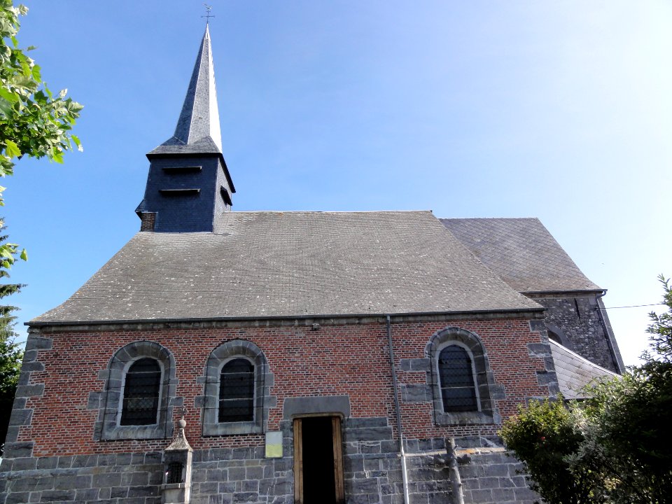 Saint-Hilaire-sur-Helpe (Nord, Fr) église, vue latérale