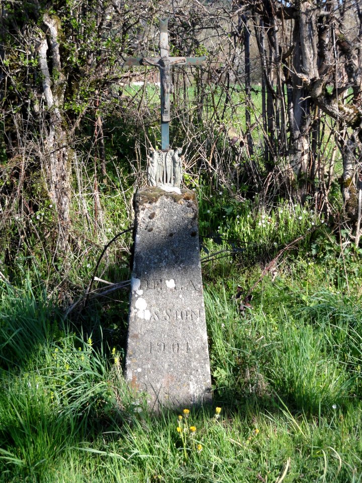 Saint-Julien-la-Geneste (Puy-de-Dôme) croix de mission 1901