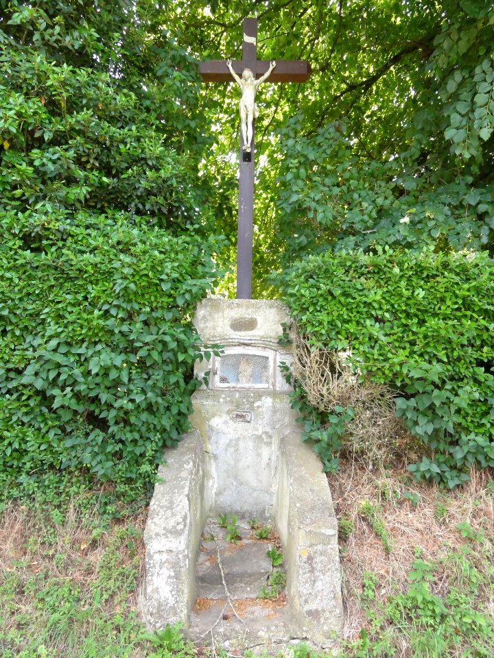 Saint-Jean-d'Assé (Sarthe) hameau N.D. des Champs, calvaire