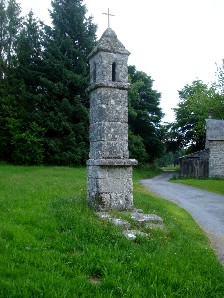 Saint-Goussaud (Creuse, fr) lanterne des morts