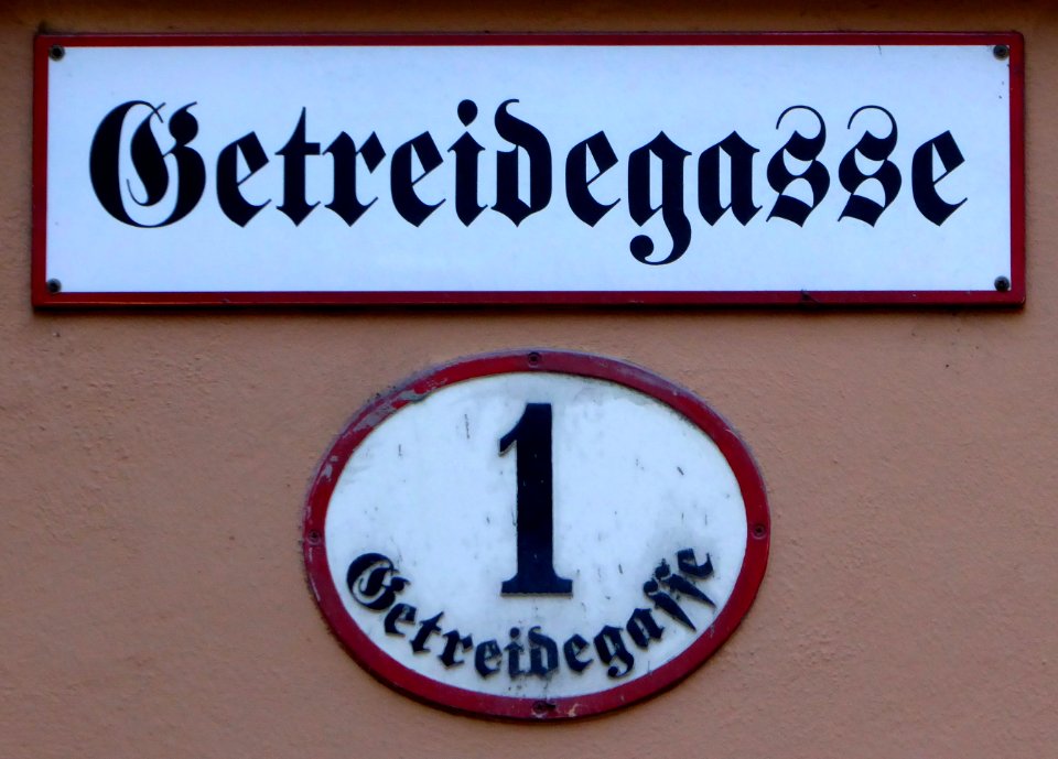 Salzburg, Straßenschild Getreidegasse, 1