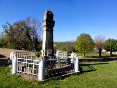 Saint-Maurice-près-Pionsat (Puy-de-Dôme) monument aux morts