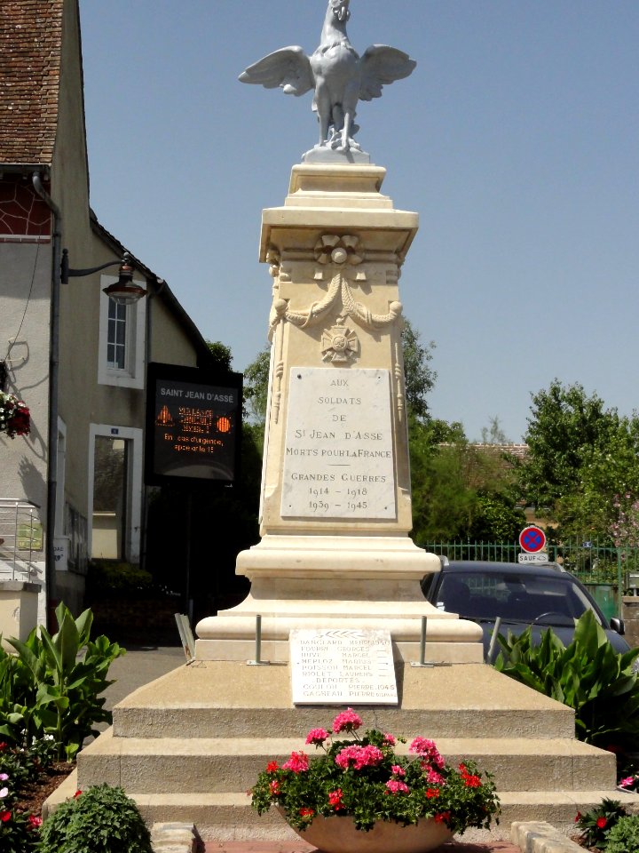 Saint-Jean-d'Assé (Sarthe) monument aux morts (01)
