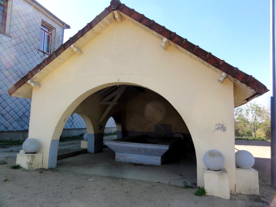 Saint-Maurice-près-Pionsat (Puy-de-Dôme) lavoir