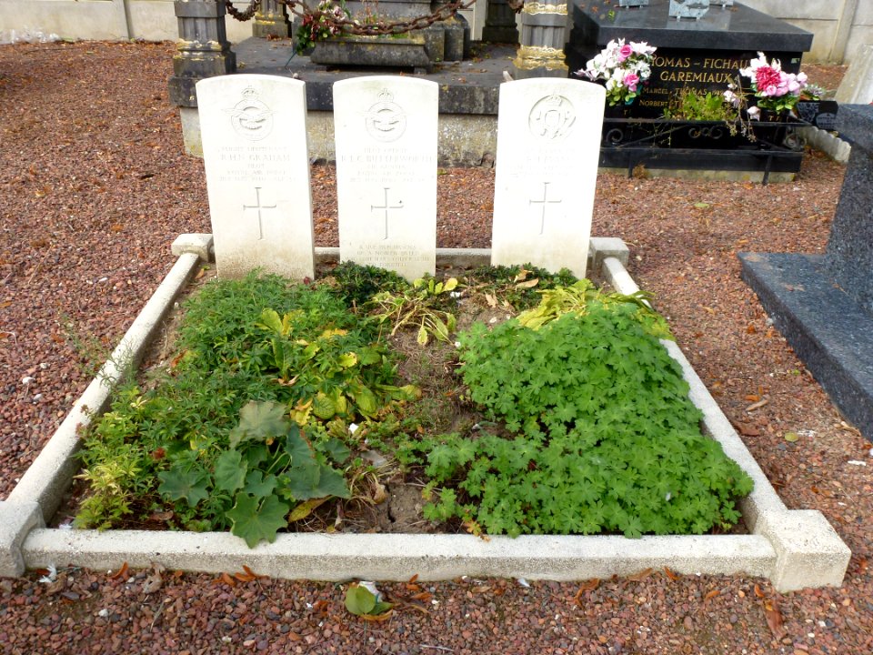 Saint-Martin-au-Laërt (Pas- de-Calais, Fr) tombes de guerre de la CWGC au cimetière