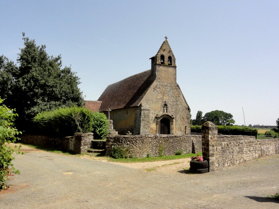 Saint-Jean-d'Assé (Sarthe) hameau N.D. des Champs, chapelle (05)